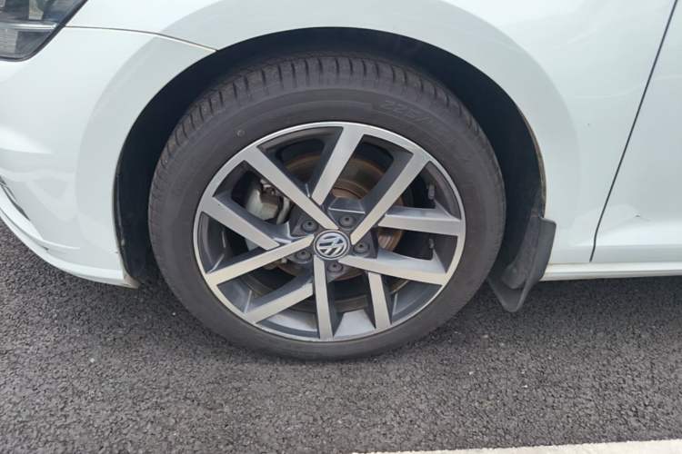 Used Volkswagen Golf 2019 280TSI DSG Luxury Version China VI Standard Left Front Wheel Hub