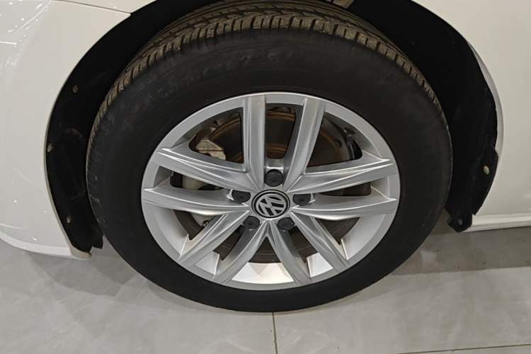 Used Volkswagen Golf 2019 280TSI DSG Comfort Version China V Standard Left Front Wheel Hub
