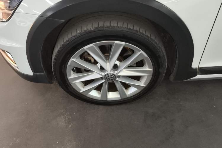 Used Volkswagen Golf 2019 1.8TSI Travel Edition Left Front Wheel Hub