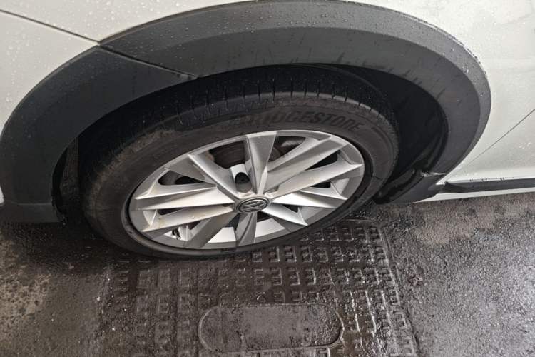 Used Volkswagen Golf 2019 1.8TSI Travel Edition Left Front Wheel Hub