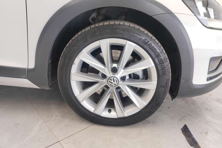 Used Volkswagen Golf 2019 1.8TSI Travel Edition Left Front Wheel Hub