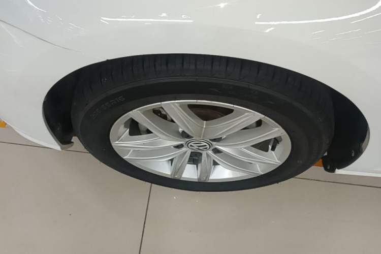 Used Volkswagen Golf 2019 1.6L Automatic Comfort Model China V Standard Left Front Wheel Hub
