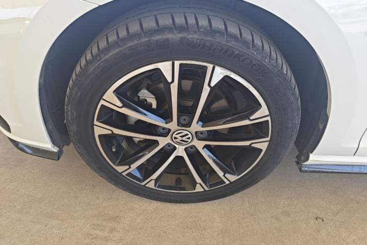 Used Volkswagen Golf 2019 280TSI DSG R-Line Model China V Standard Left Front Wheel Hub