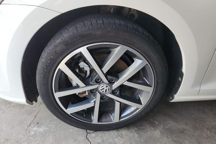Used Volkswagen Golf 2019 280TSI DSG Luxury Version China VI Standard Left Front Wheel Hub