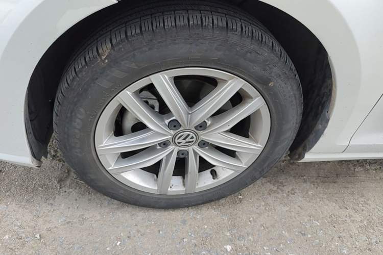 Used Volkswagen Golf 2019 280TSI DSG Comfort Version China V Standard Left Front Wheel Hub