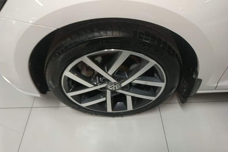 Used Volkswagen Golf 2019 280TSI DSG Luxury Version China V Standard Left Front Wheel Hub