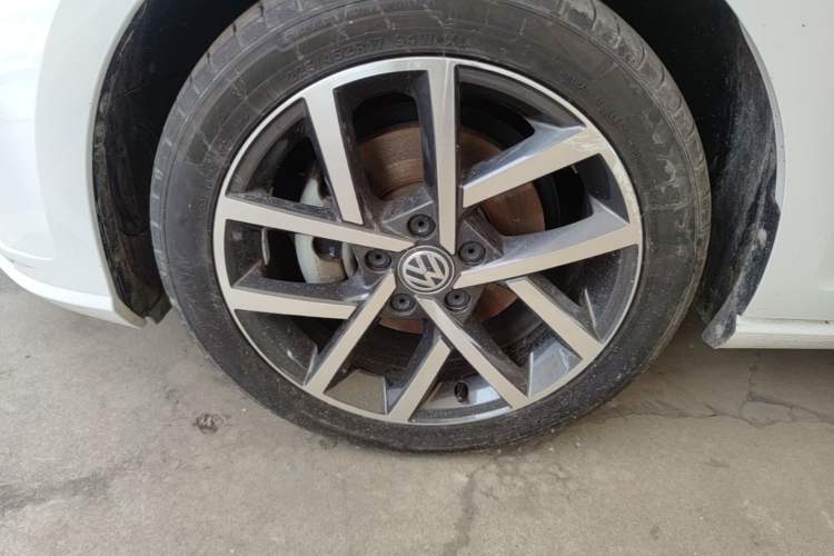 Used Volkswagen Golf 2019 280TSI DSG Comfort Version China VI Standard Left Front Wheel Hub