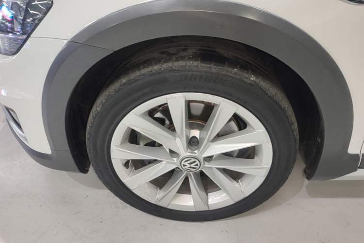 Used Volkswagen Golf 2019 1.8TSI Travel Edition Left Front Wheel Hub