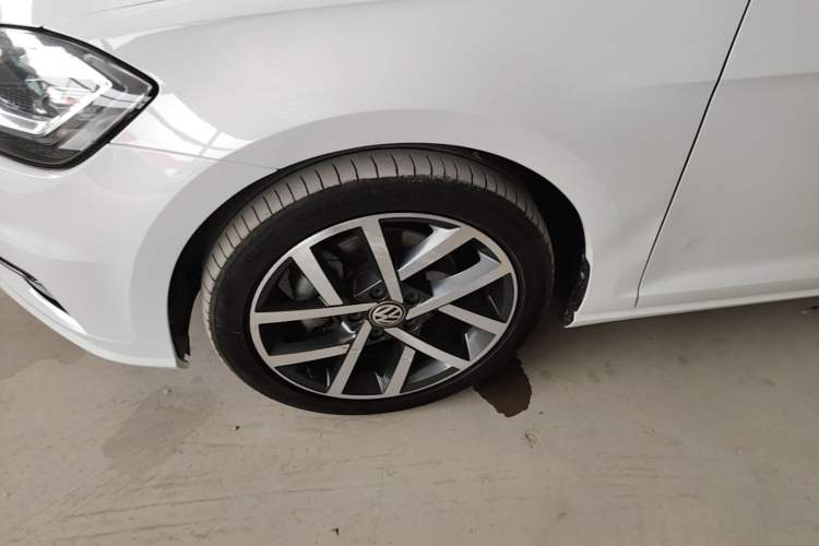 Used Volkswagen Golf 2019 280TSI DSG Luxury Version China V Standard Left Front Wheel Hub