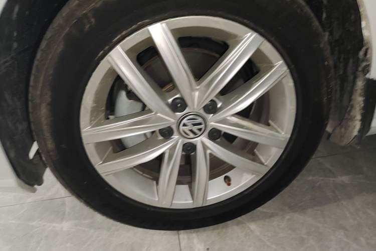 Used Volkswagen Golf 2019 280TSI DSG Comfort Version China V Standard Left Front Wheel Hub