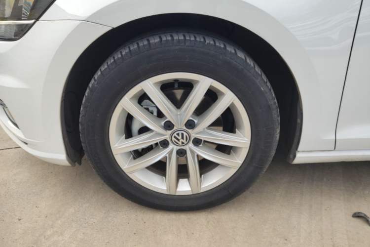 Used Volkswagen Golf 2019 280TSI DSG Comfort Version China VI Standard Left Front Wheel Hub