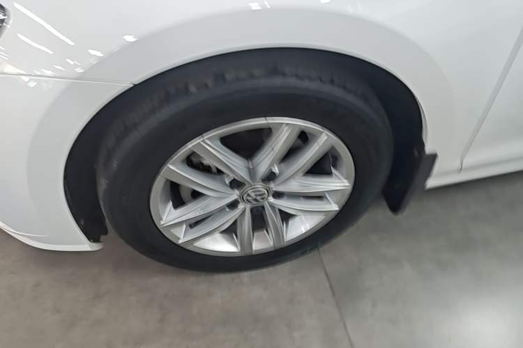 Used Volkswagen Golf 2019 1.6L Automatic Comfort Model China V Standard Left Front Wheel Hub