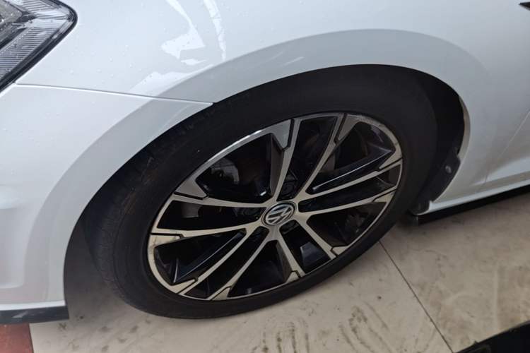 Used Volkswagen Golf 2019 280TSI DSG R-Line Model China V Standard Left Front Wheel Hub