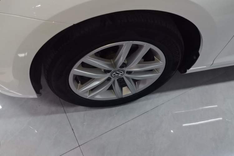 Used Volkswagen Golf 2019 1.6L Automatic Comfort Model China V Standard Left Front Wheel Hub