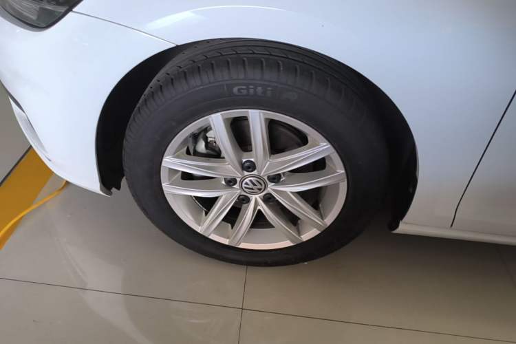 Used Volkswagen Golf 2019 280TSI DSG Comfort Version China VI Standard Left Front Wheel Hub
