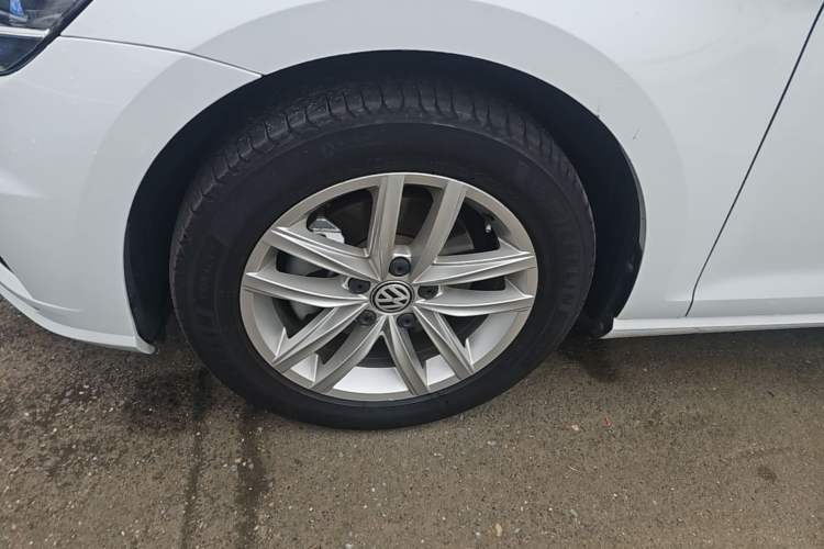 Used Volkswagen Golf 2019 280TSI DSG Comfort Version China V Standard Left Front Wheel Hub