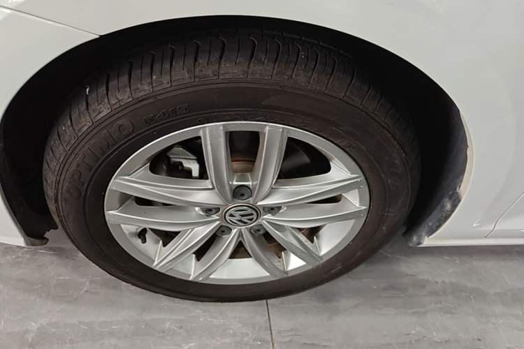 Used Volkswagen Golf 2019 280TSI DSG Comfort Version China VI Standard Left Front Wheel Hub