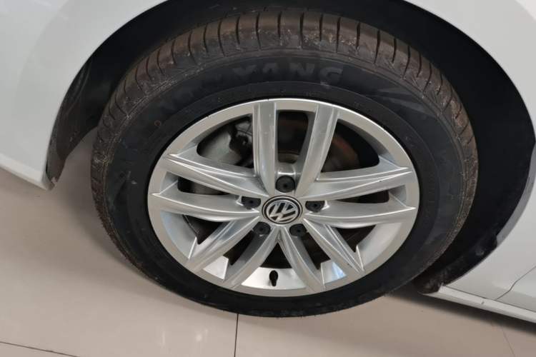 Used Volkswagen Golf 2019 280TSI DSG Comfort Version China VI Standard Left Front Wheel Hub