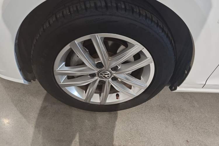 Used Volkswagen Golf 2019 1.6L Automatic Comfort Model China V Standard Left Front Wheel Hub