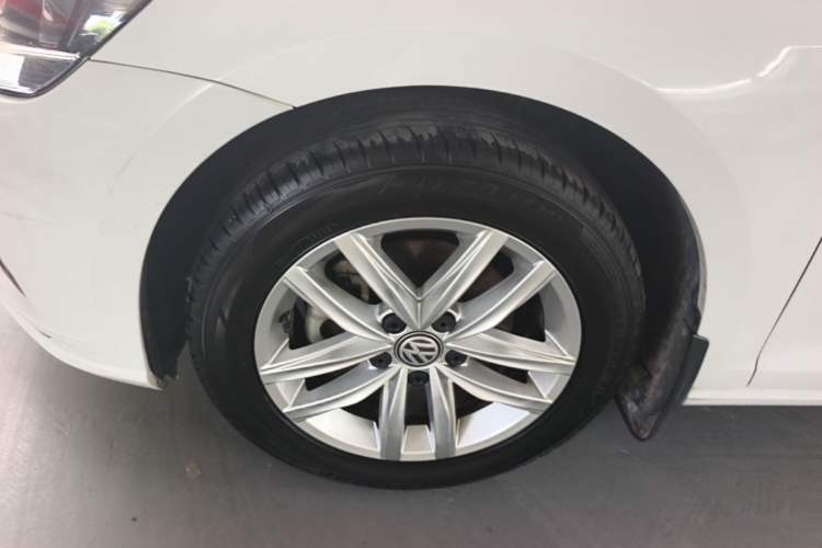 Used Volkswagen Golf 2019 280TSI DSG Comfort Version China V Standard Left Front Wheel Hub