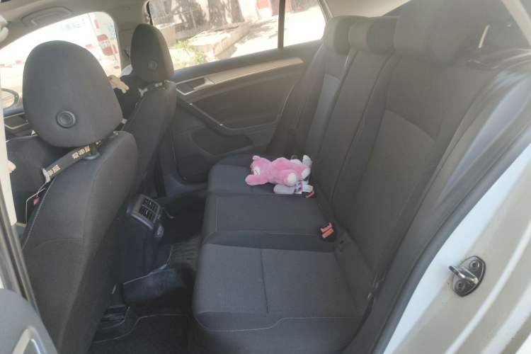 Used Volkswagen Golf 2019 200TSI DSG Comfort & Ambition Edition China VI Standard Left Rear Seat