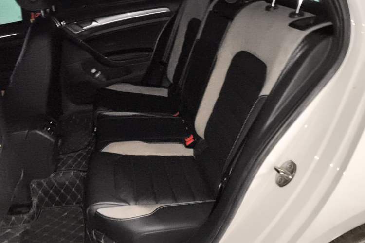 Used Volkswagen Golf 2019 280TSI DSG R-Line China VI Standard Left Rear Seat