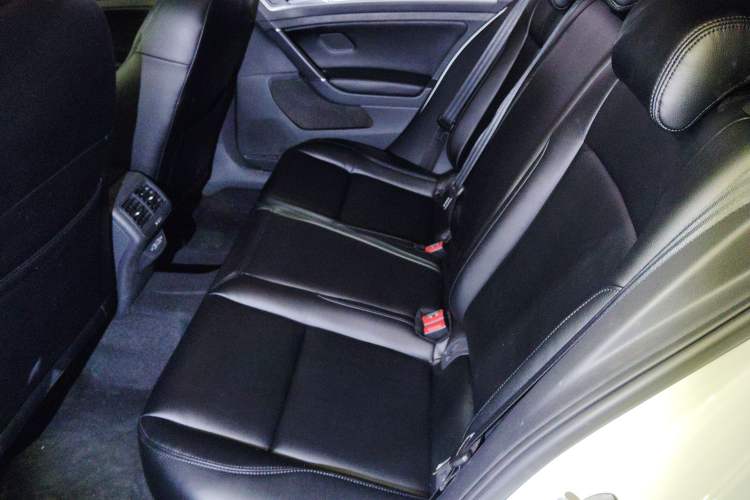 Used Volkswagen Golf 2019 200TSI DSG Comfort & Ambition Edition China VI Standard Left Rear Seat