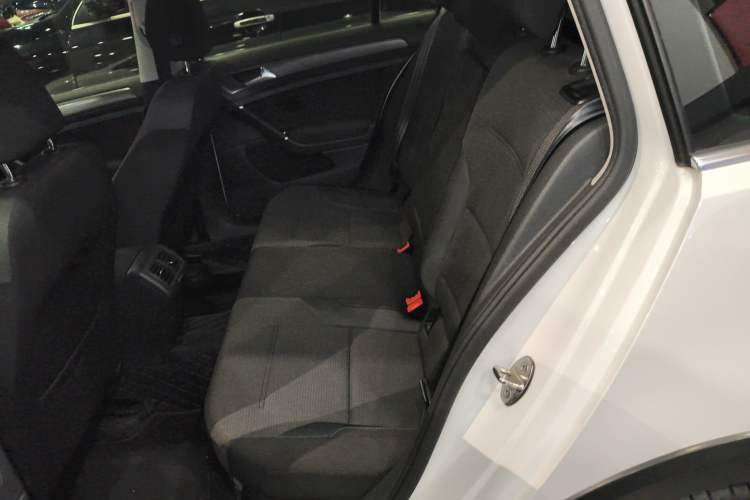 Used Volkswagen Golf 2019 1.8TSI Travel Edition Left Rear Seat