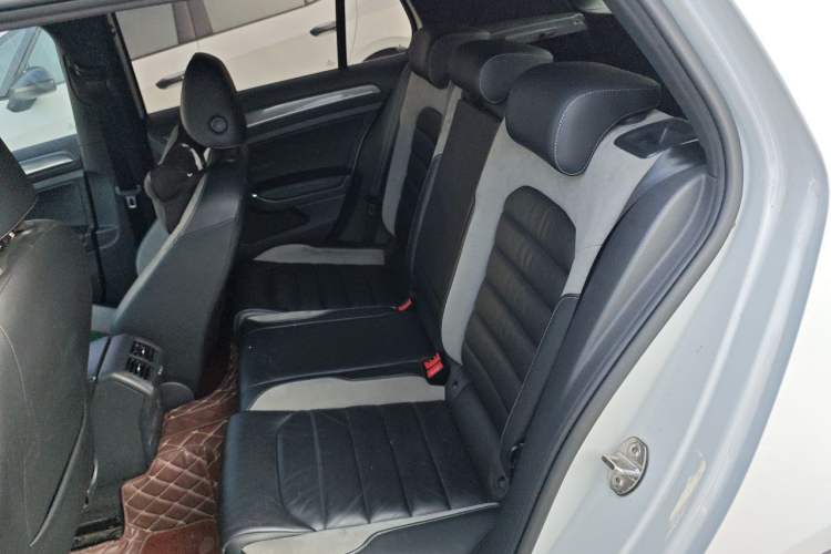 Used Volkswagen Golf 2019 280TSI DSG R-Line China VI Standard Left Rear Seat