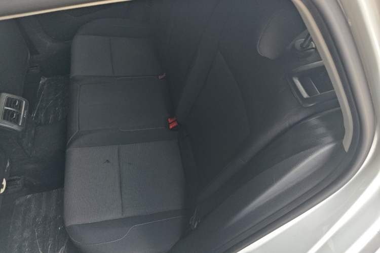 Used Volkswagen Golf 2019 1.6L Automatic Fashion Model China V Standard Left Rear Seat