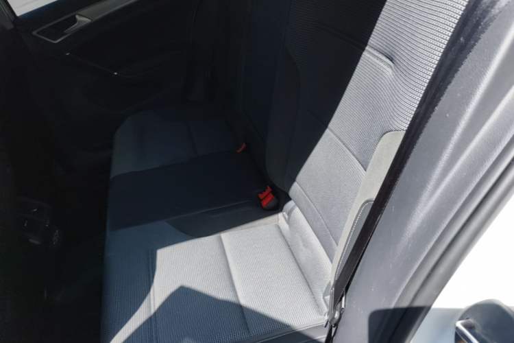 Used Volkswagen Golf 2019 1.6L Automatic Comfort Model China V Standard Left Rear Seat