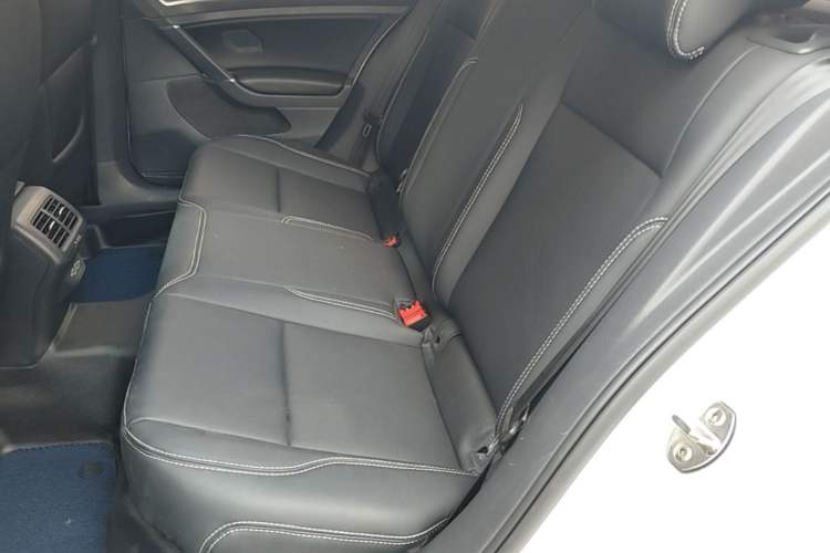 Used Volkswagen Golf 2019 200TSI DSG Comfort & Ambition Edition China VI Standard Left Rear Seat