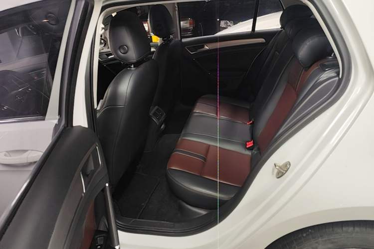 Used Volkswagen Golf 2019 200TSI DSG Comfort & Ambition Edition China VI Standard Left Rear Seat