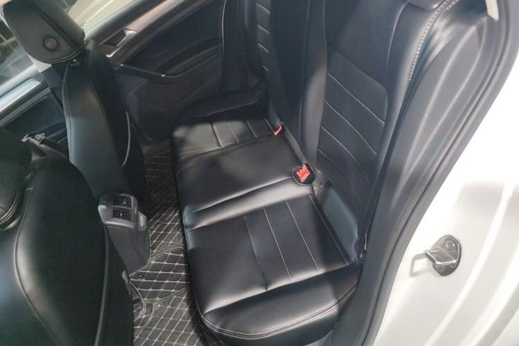 Used Volkswagen Golf 2019 200TSI DSG Comfort & Ambition Edition China VI Standard Left Rear Seat