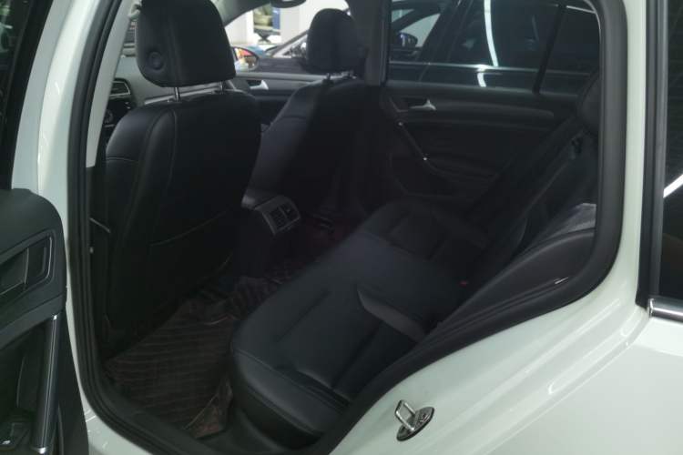 Used Volkswagen Golf 2019 1.8TSI Travel Edition Left Rear Seat