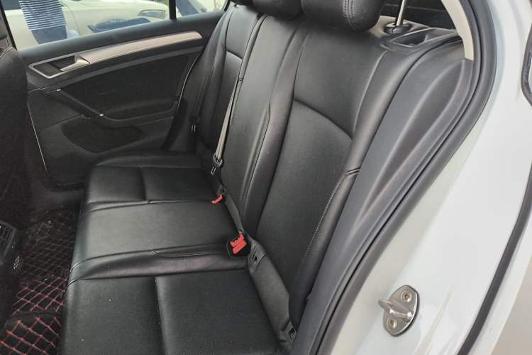 Used Volkswagen Golf 2019 200TSI DSG Comfort & Ambition Edition China VI Standard Left Rear Seat