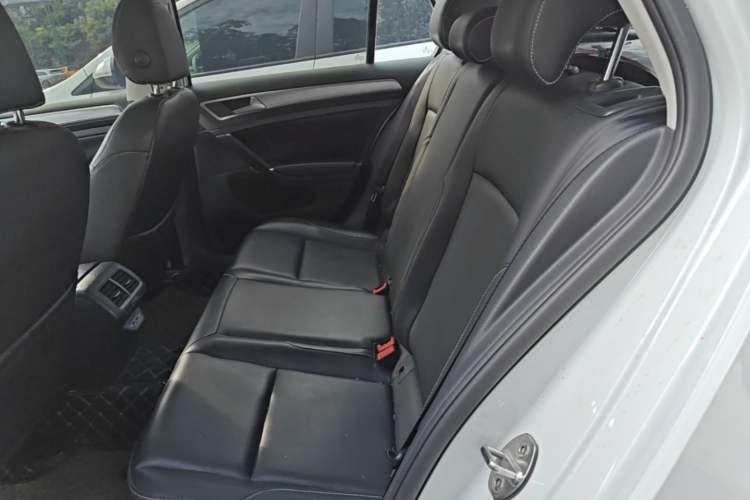 Used Volkswagen Golf 2019 200TSI DSG Comfort & Ambition Edition China VI Standard Left Rear Seat