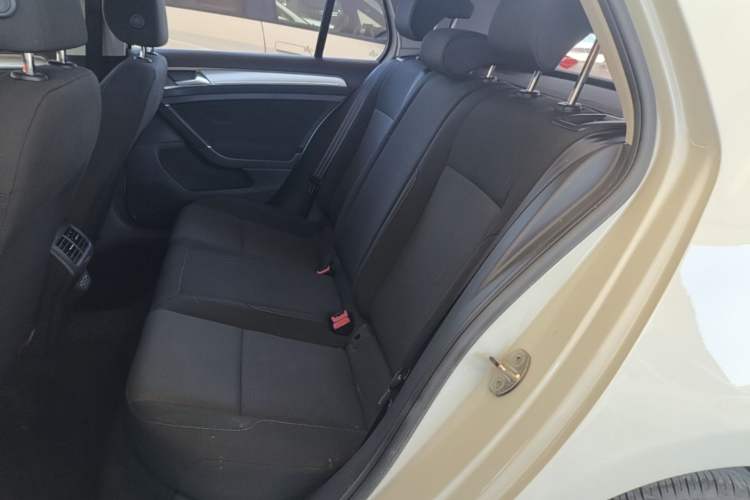 Used Volkswagen Golf 2019 200TSI DSG Comfort & Ambition Edition China VI Standard Left Rear Seat