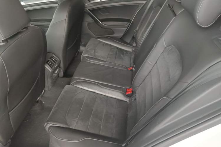 Used Volkswagen Golf 2019 280TSI DSG Luxury Version China VI Standard Left Rear Seat