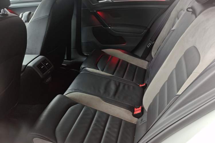 Used Volkswagen Golf 2019 280TSI DSG R-Line Model China V Standard Left Rear Seat