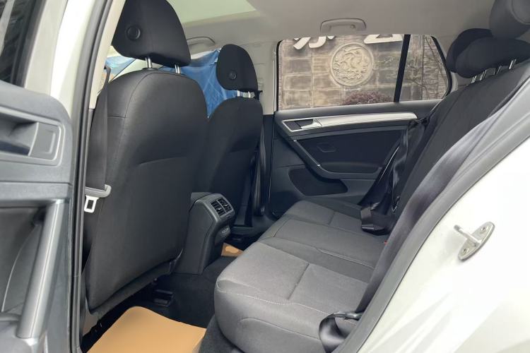 Used Volkswagen Golf 2019 200TSI DSG Comfort & Ambition Edition China VI Standard Left Rear Seat