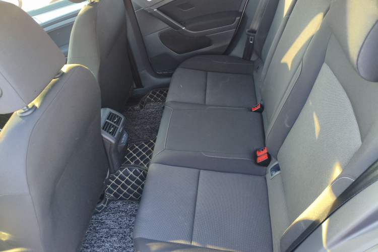 Used Volkswagen Golf 2019 200TSI DSG Comfort & Ambition Edition China VI Standard Left Rear Seat