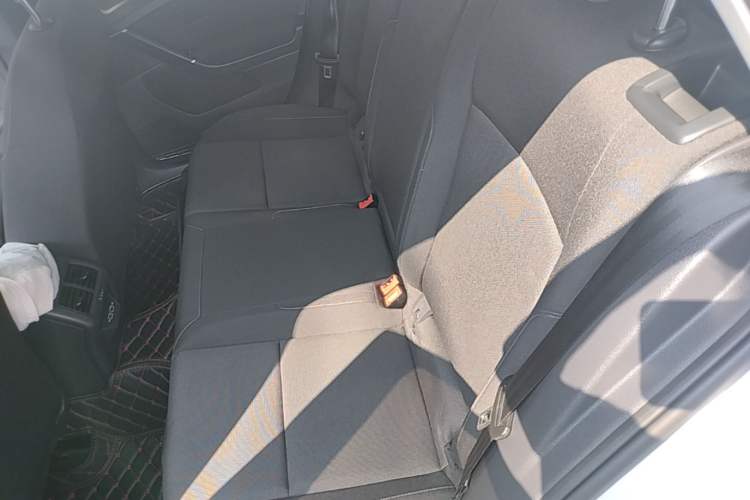 Used Volkswagen Golf 2019 200TSI DSG Comfort & Ambition Edition China VI Standard Left Rear Seat