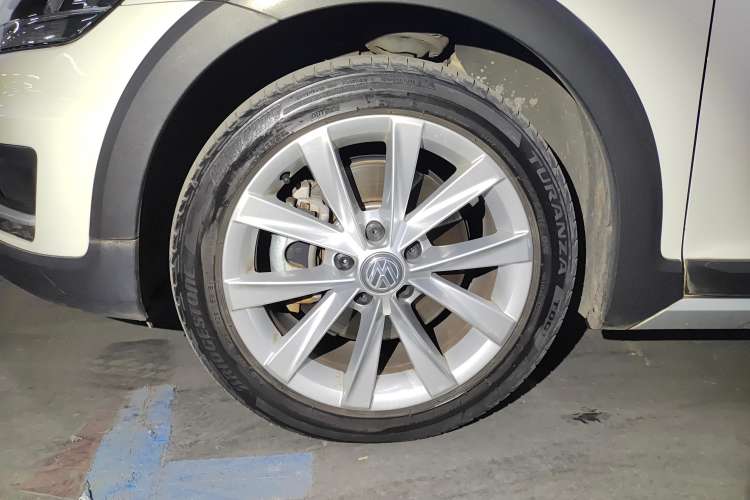 Used Volkswagen Golf 2019 1.8TSI Travel Edition Left Rear Wheel Hub