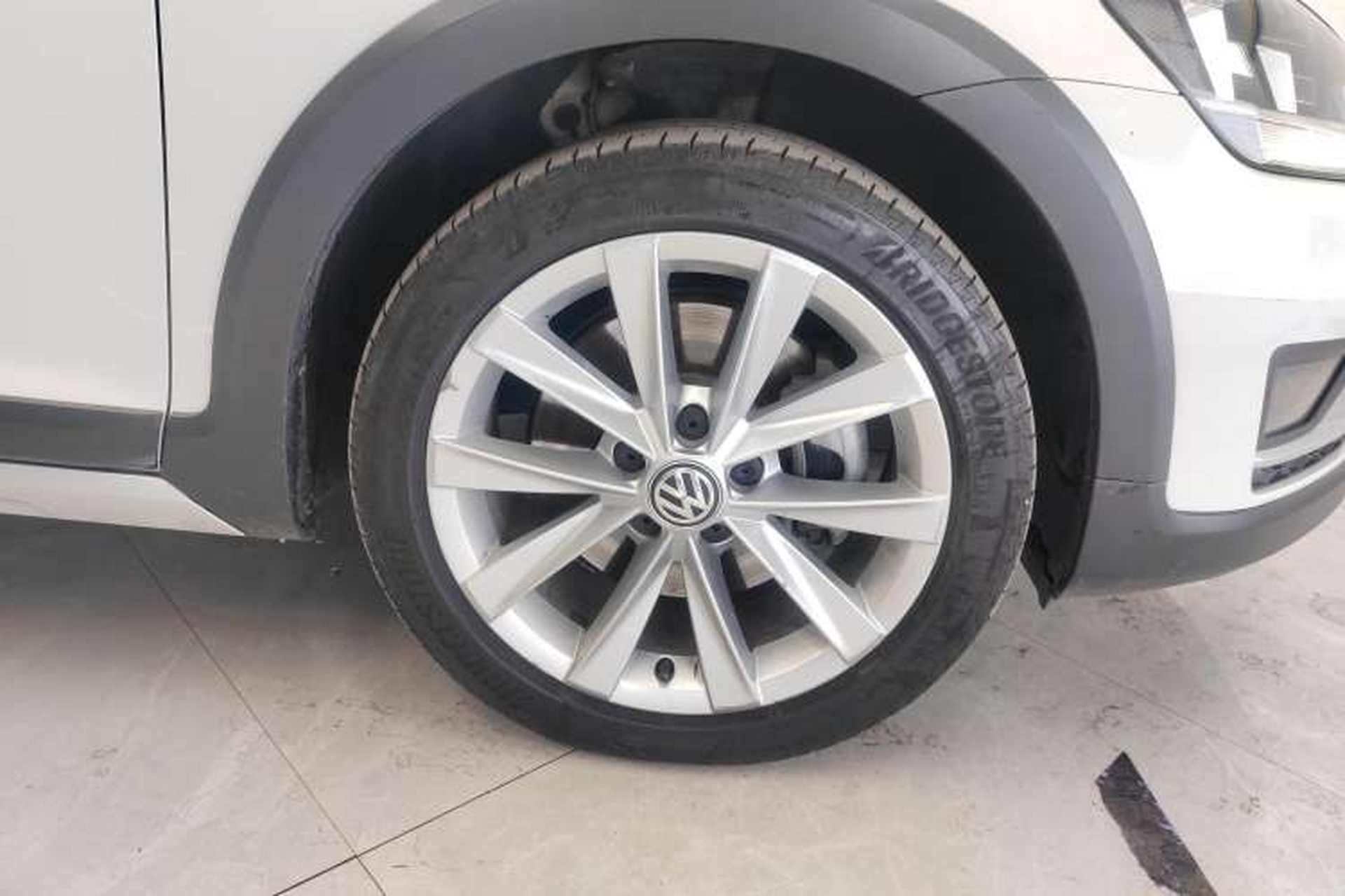Used Volkswagen Golf 2019 1.8TSI Travel Edition Left Rear Wheel Hub