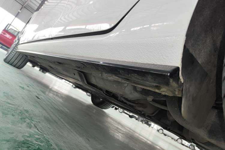 Used Volkswagen Golf 2019 280TSI DSG R-Line China VI Standard Left Side Sill