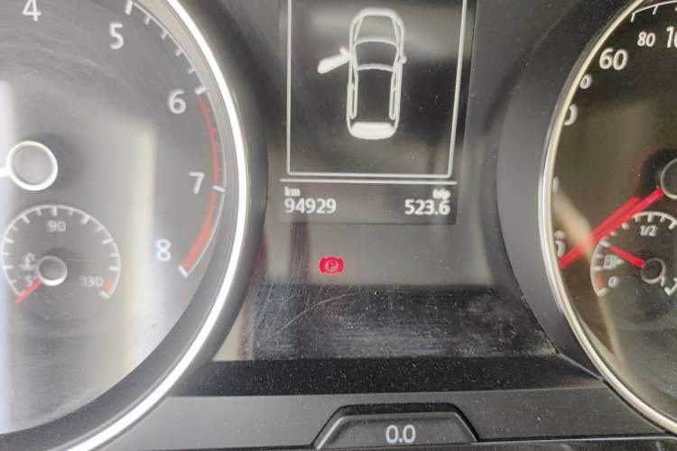Used Volkswagen Golf 2019 1.6L Automatic Comfort Model China V Standard Odometer Close Up