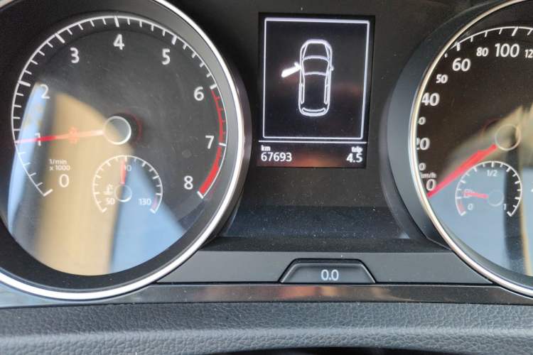 Used Volkswagen Golf 2019 200TSI DSG Comfort & Ambition Edition China VI Standard Odometer Close Up