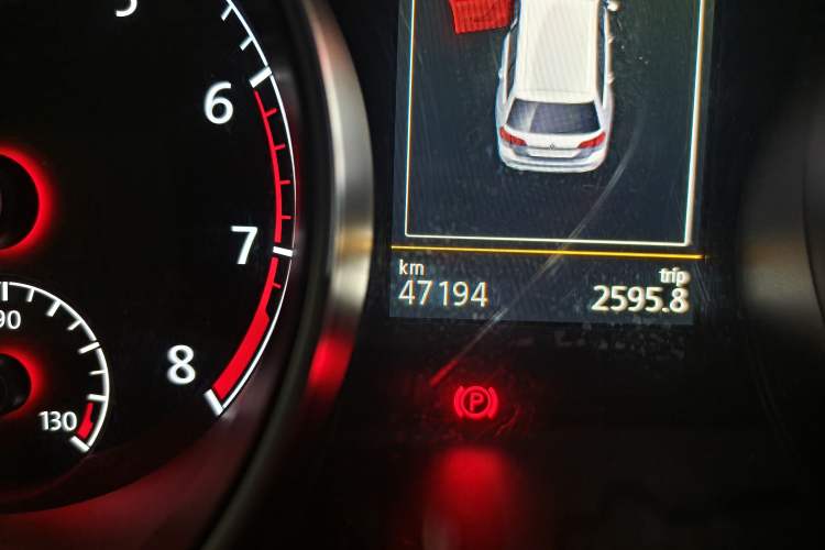 Used Volkswagen Golf 2019 1.8TSI Travel Edition Odometer Close Up