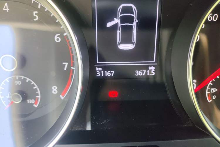 Used Volkswagen Golf 2019 280TSI DSG Comfort Version China VI Standard Odometer Close Up